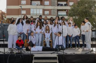 Salt estrena un espectacle comunitari amb noranta joves participants