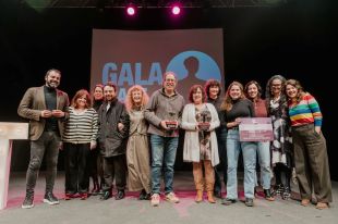 L’Associació Gironina de Teatre reconeix Pilar Prats i premia els espectacles Woof i El cos detingut