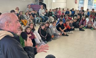 L’escola de Sant Esteve de Guialbes estrena un musical en homenatge a Lluís Llach
