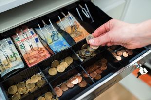 Els preus s'apugen tres dècimes al novembre a Girona per l'alça de la roba i el calçat