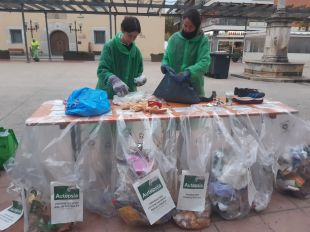 Unes autòpsies de residus revelen greus mancances en la separació a vuit municipis gironins