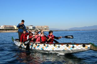 El Club Nàutic de l'Escala promou el Dragon Boat com a teràpia per a supervivents de càncer