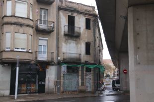 Comença l'enderroc de l'edifici abandonat de Tomàs Mieres de Girona