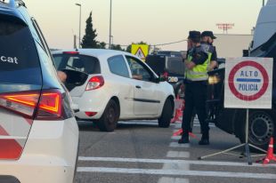 Una quinzena d'identificats d'interès policial i dues denúncies per tinença d'armes a la Jonquera