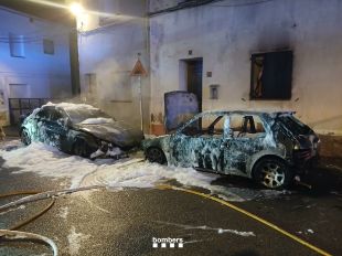 Dos incendis de matinada cremen tres cotxes a Sils i Torroella de Montgrí
