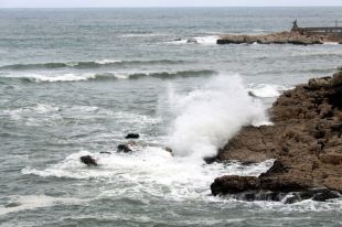 Protecció Civil envia una alerta al mòbil a 19 municipis de la Costa Brava per fort onatge
