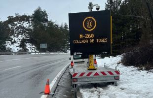 Treva del temporal a Girona amb pluja moderada i incidències viàries puntuals per neu