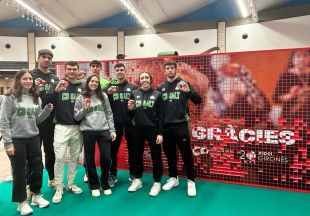 Membres del CB Salt s’afegeixen a la campanya solidària de Nadal de l’Espai Gironès