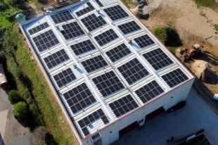 L'Ajuntament de Torroella redueix la factura de la llum a la meitat amb plaques solars