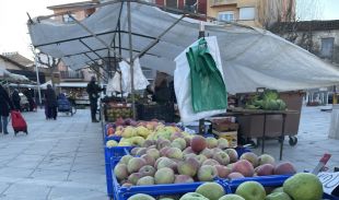 Banyoles reubica una vintena de parades del mercat setmanal