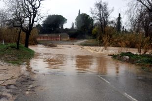 La llevantada ja ha deixat més de 80 litres a l'Alt Empordà i onades de quatre metres