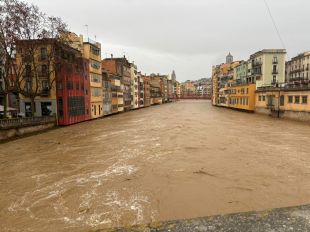 Girona demana als comerços propers a l'Onyar que tanquin per risc de desbordament