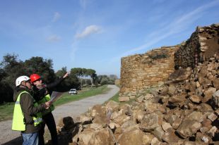 El temporal Harry provoca l'esllavissada d'un tram de la muralla ibèrica d'Ullastret