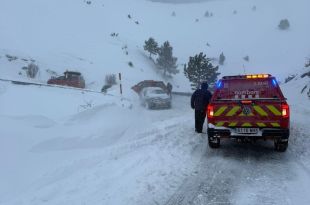 Els Bombers rescaten diversos cotxes atrapats camí de La Molina