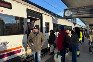La represa de Rodalies i Mitja Distància a Girona presenta nombrosos retards