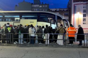 Enuig i angoixa entre els usuaris a Girona que han d'agafar el bus que substitueix el tren