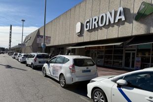 Els taxistes de Girona alerten d’una forta caiguda de clients per la crisi de Rodalies