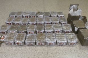 Dos detinguts a l'AP-7 a Agullana per dur 12.000 euros i dinou quilos d'haixix dins el cotxe