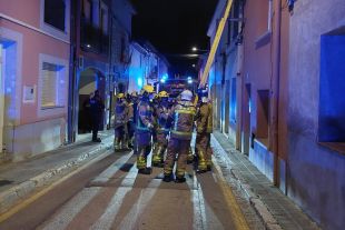 Mor una dona en un incendi amb deflagració posterior en una casa de Breda
