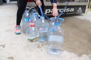 Anglès recupera el subministrament d'aigua però encara no és potable