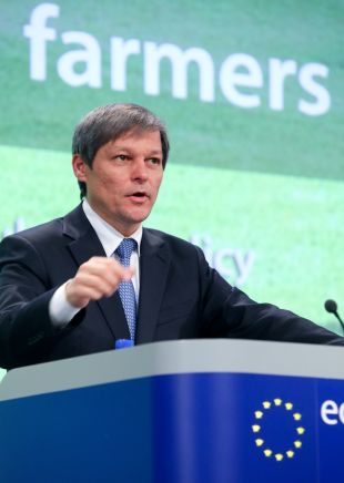 La CE impedirà que 'aeroports, camps de golf' i pagesos 'de sofà' cobrin ajudes agrícoles