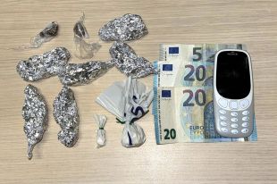 La Policia Municipal de Girona deté dos joves que portaven droga al damunt