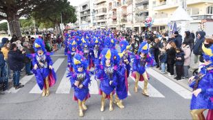 Roses anul·la la rua de Carnaval per les fortes ratxes de vent