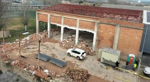 Salt inicia l’enderroc de les naus Guixeres per fer un nou aparcament