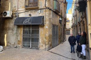 Una veïna de la Bisbal paga la hipoteca des de fa 21 anys d’un pis on no ha pogut viure