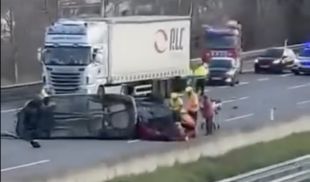 Tres ferits, dos d'ells greus, en un triple xoc a l'AP-7 a Salt