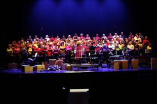 150 cantaires majors de 60 anys participen a la cantata 'A la ciutat' a Figueres