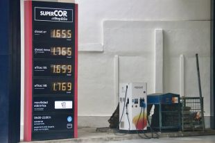 El preu de la gasolina puja un 5% d'un dia per l'altre coincidint amb la guerra a Iran