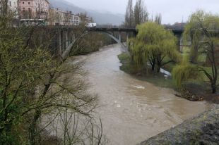 La borrasca Regina perd força però dos rius gironins segueixen baixant amb força