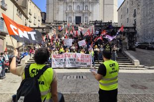 Treballadors de l'empresa d'arqueologia Aixa Can Mansana protesten a Girona previ al judici