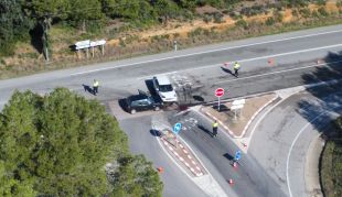 Topada entre dos turismes a l'encreuament de l'N-260 amb la C-36 a Ordis