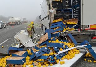 Un accident entre dos camions provoca retencions a l’AP-7 a Sils