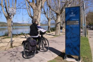 Banyoles instal·la un comptador de bicicletes al davant de l'Estany