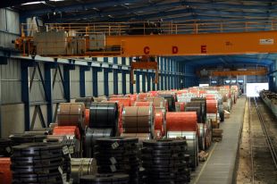 El tall del túnel de Rubí paralitza el trànsit ferroviari de mercaderies i impacta Portbou