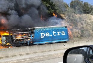 Dos morts en un accident amb un camió incendiat a la C-25 a Santa Coloma de Farners