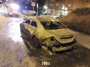 Tres incendis afecten vehicles i contenidors a Figueres i Sant Feliu de Guíxols