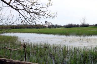 Els Aiguamolls construeixen un cargol d’Arquimedes per garantir l’aigua als estanys del Matà