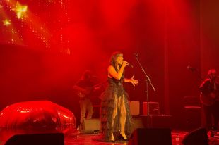 Pastora torna a ''muntar follón'' després de més d'una dècada a l'Strenes de Girona