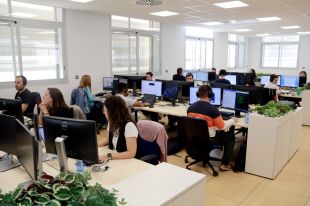 Girona es manté per sota de la mitjana estatal en ocupació tecnològica