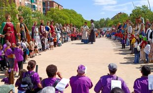 Més de 800 persones participen en la cercavila de Vila Gegantera a Salt