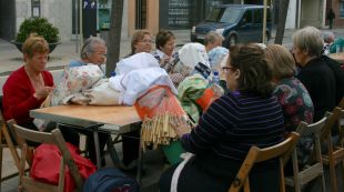 Girona i l’Associació de Puntaires crearan veles de punta per fer ombra a la via pública a l'estiu