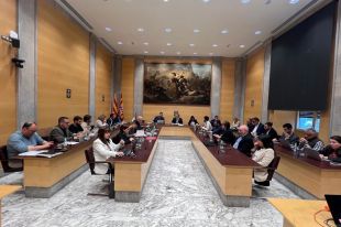 La Diputació aprova una moció en suport a les reivindicacions dels docents sense el vot del PSC