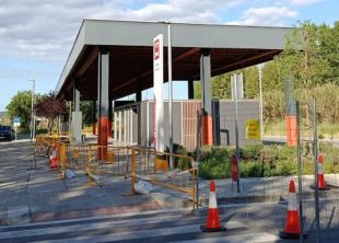 Reparen els desperfectes que les ventades van provocar a l'estació de busos de la Bisbal