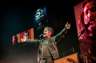 Joan Dausà converteix el pavelló de Fontajau en una gran festa