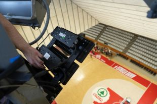 Girona instal·la projectors LED provisionals a Fontajau per garantir els partits de bàsquet