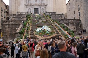 Temps de Flors arrenca a Girona pendents del temps i acollint centenars de persones